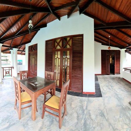 Golden Relax Villa With Pool, Restaurant & European Service Eramudugaha ภายนอก รูปภาพ