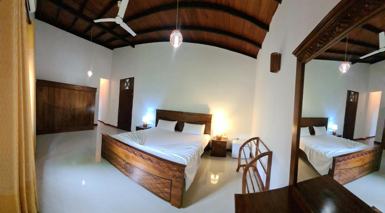 Golden Relax Villa With Pool, Restaurant & European Service Eramudugaha ภายนอก รูปภาพ