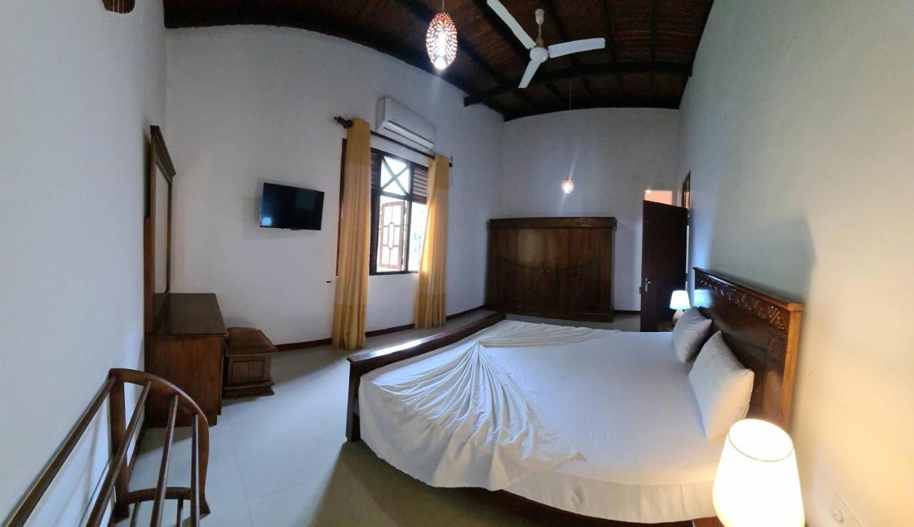 Golden Relax Villa With Pool, Restaurant & European Service Eramudugaha ภายนอก รูปภาพ