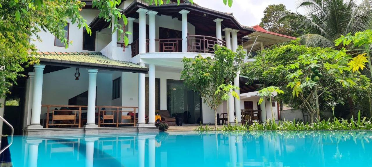 Golden Relax Villa With Pool, Restaurant & European Service Eramudugaha ภายนอก รูปภาพ