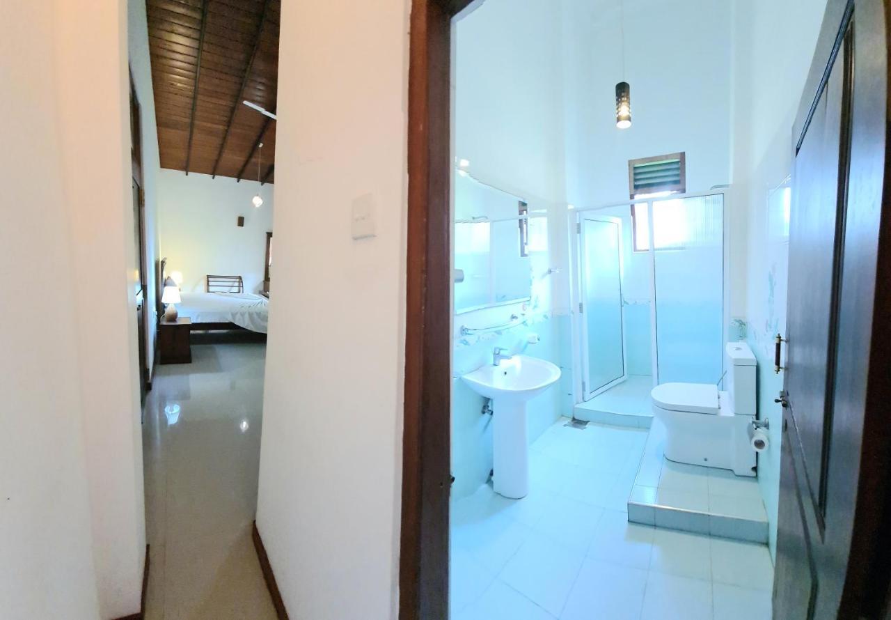 Golden Relax Villa With Pool, Restaurant & European Service Eramudugaha ภายนอก รูปภาพ