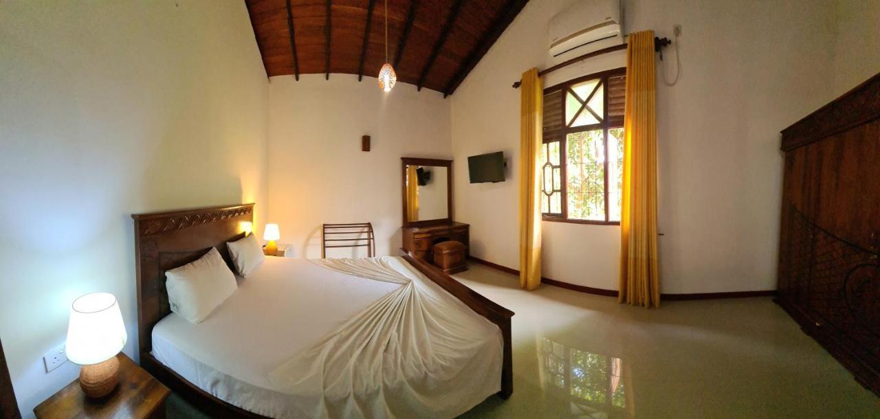 Golden Relax Villa With Pool, Restaurant & European Service Eramudugaha ภายนอก รูปภาพ